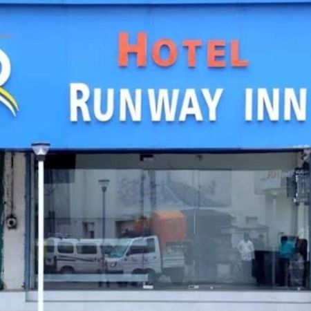 Hotel Runway Inn Ahmedabad Eksteriør bilde