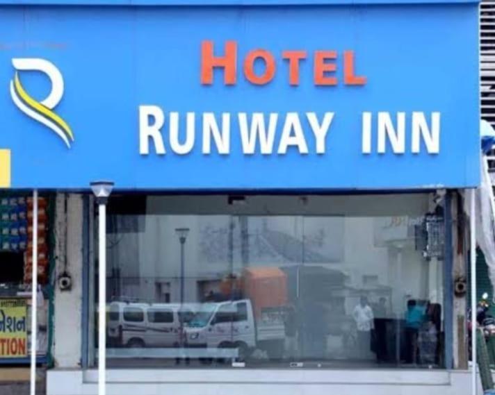 Hotel Runway Inn Ahmedabad Eksteriør bilde