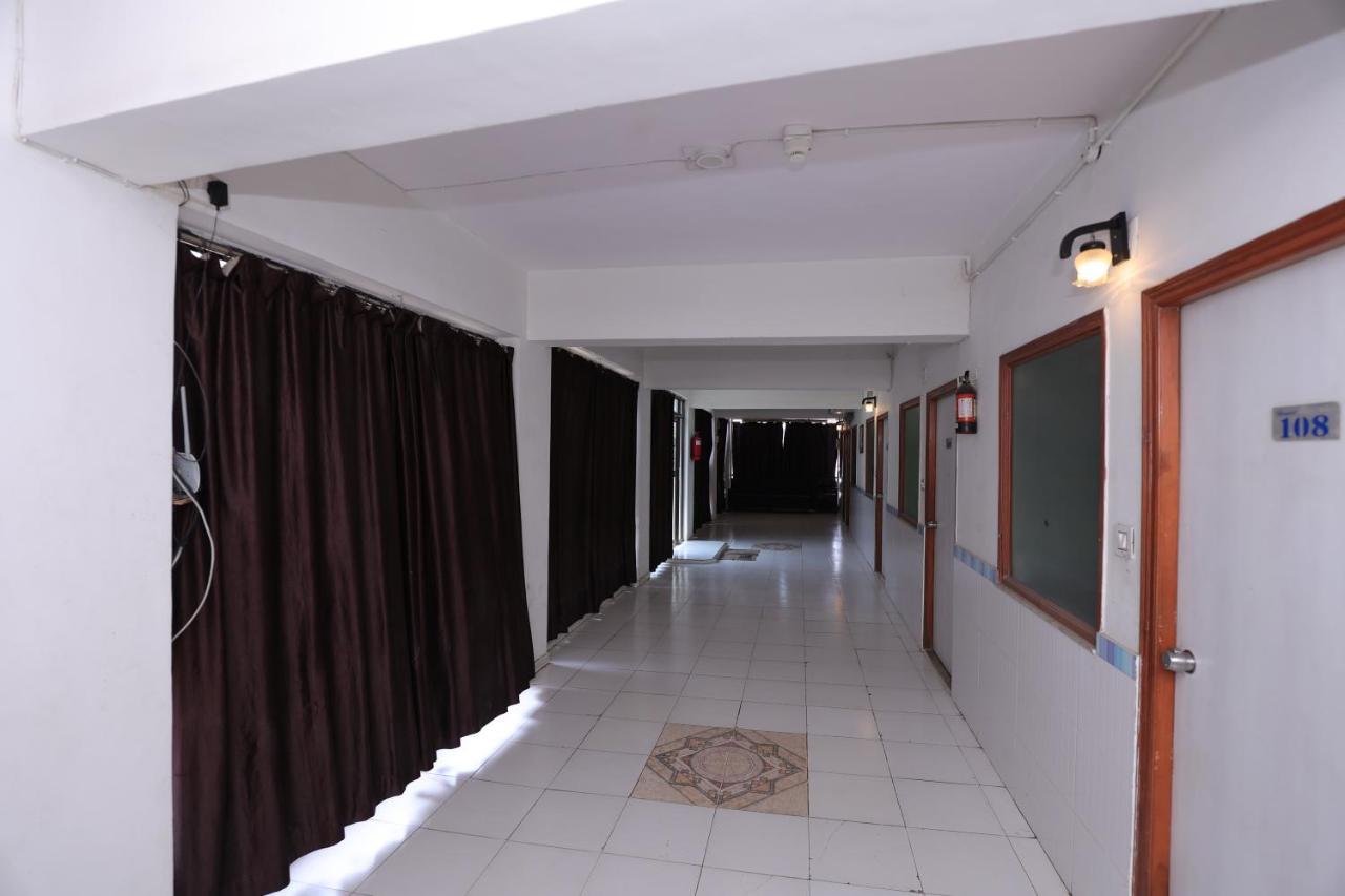 Hotel Runway Inn Ahmedabad Eksteriør bilde