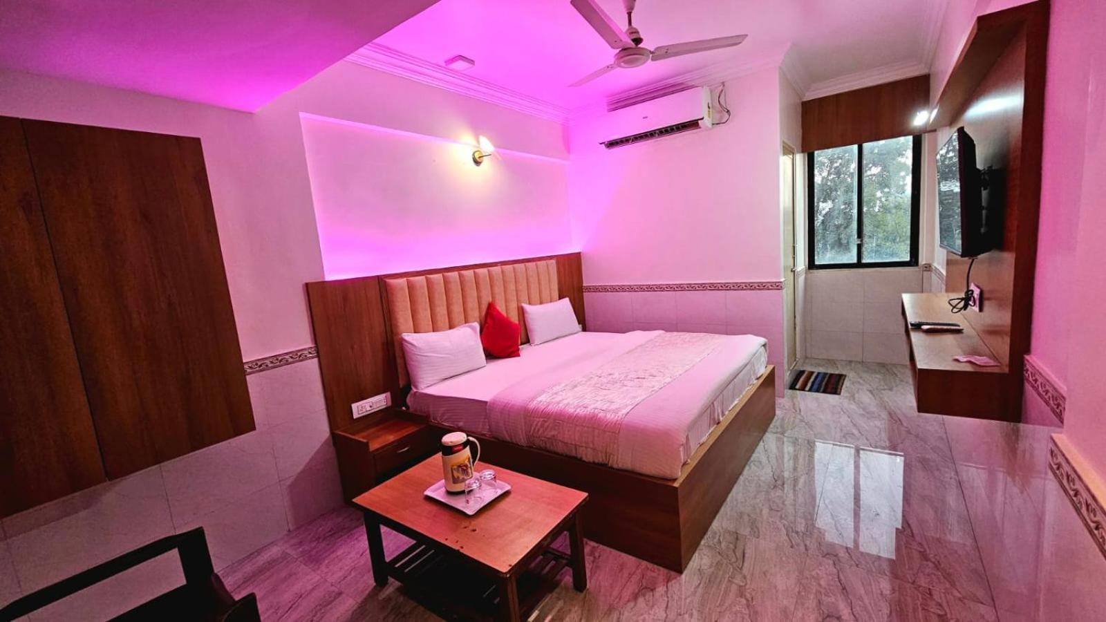 Hotel Runway Inn Ahmedabad Eksteriør bilde