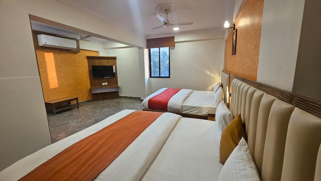Hotel Runway Inn Ahmedabad Eksteriør bilde