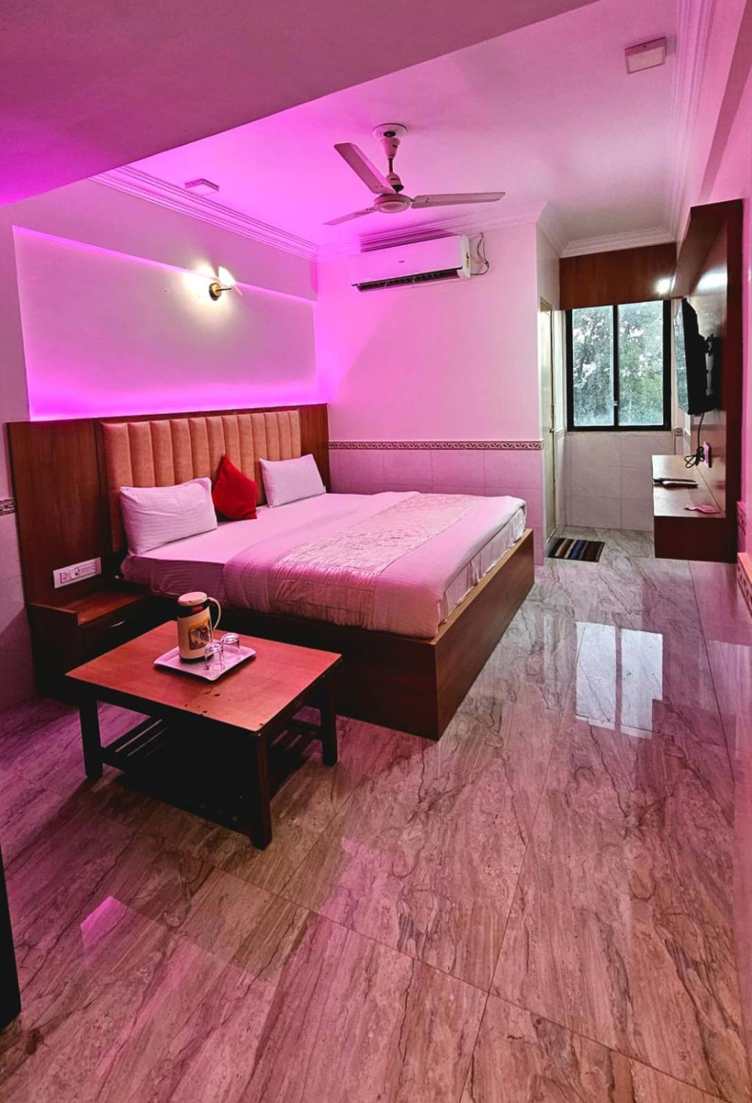 Hotel Runway Inn Ahmedabad Eksteriør bilde