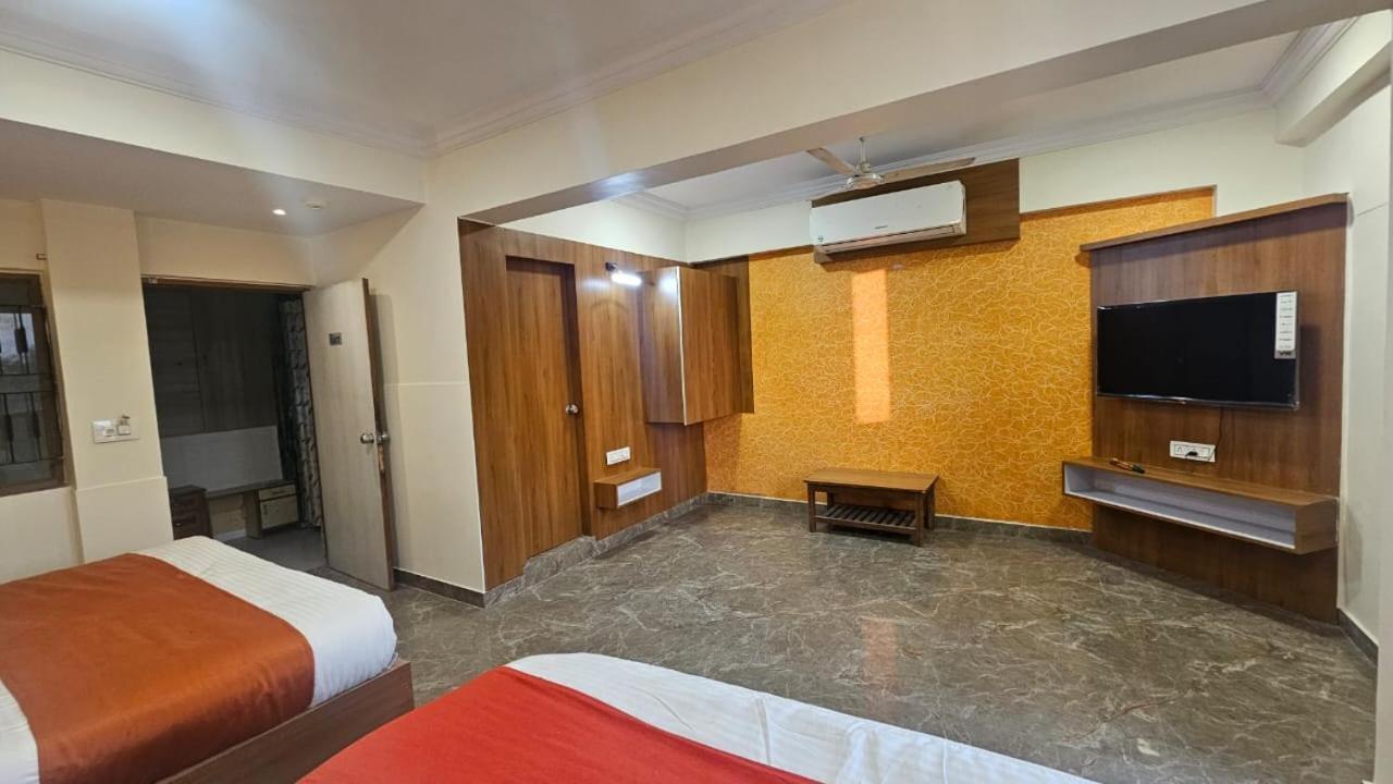 Hotel Runway Inn Ahmedabad Eksteriør bilde